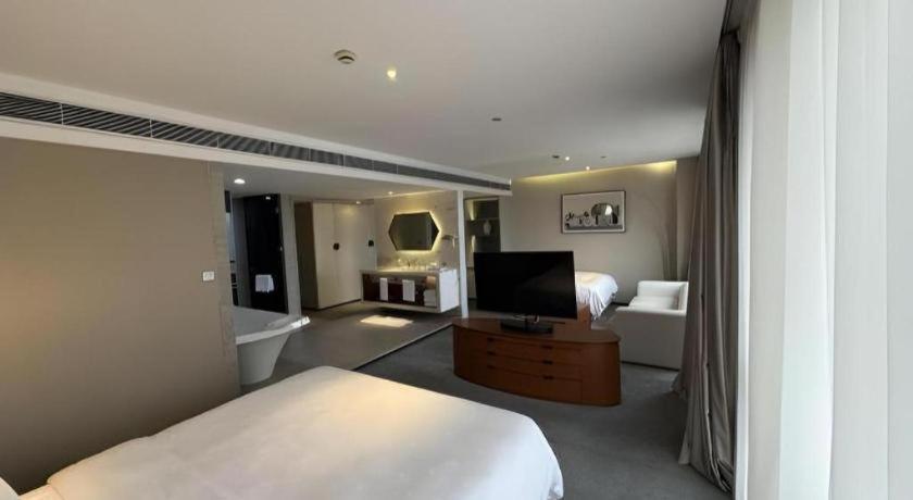 Hotel Bund South China Harbour View 4*