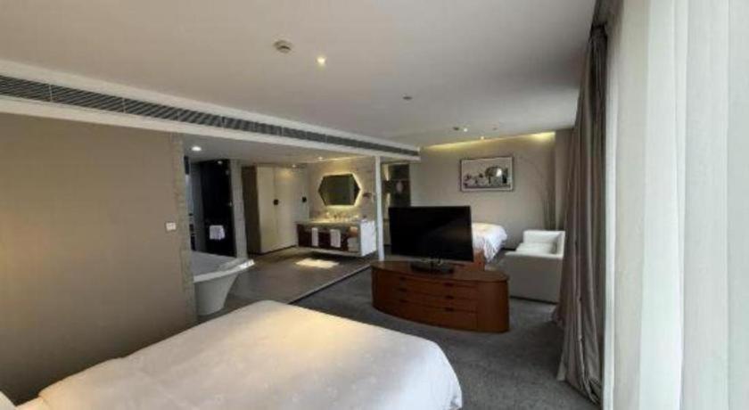 Hotel Bund South China Harbour View 4*