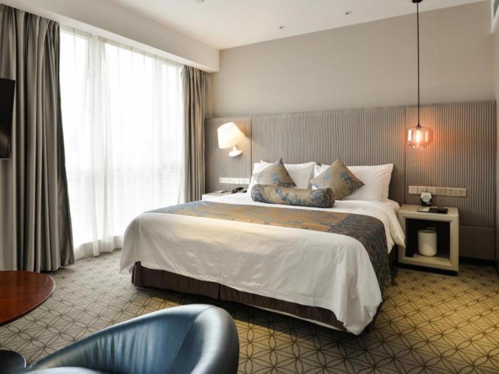 Hotel Bund South China Harbour View 4*