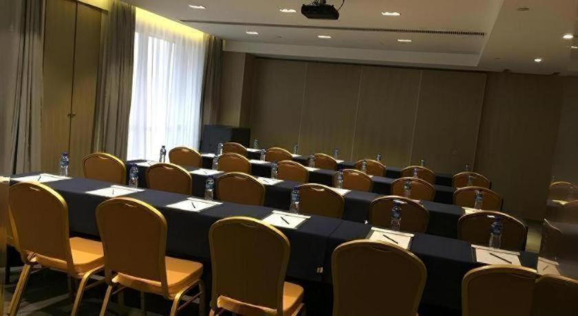 Bund South China Harbour View Hotel 4*