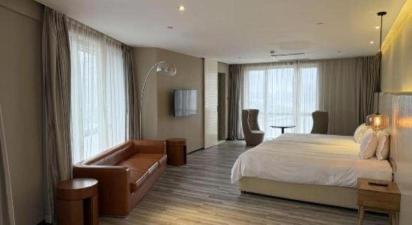 Hotel Bund South China Harbour View 4*